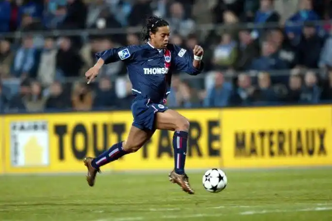 任何一处的 任何一处的